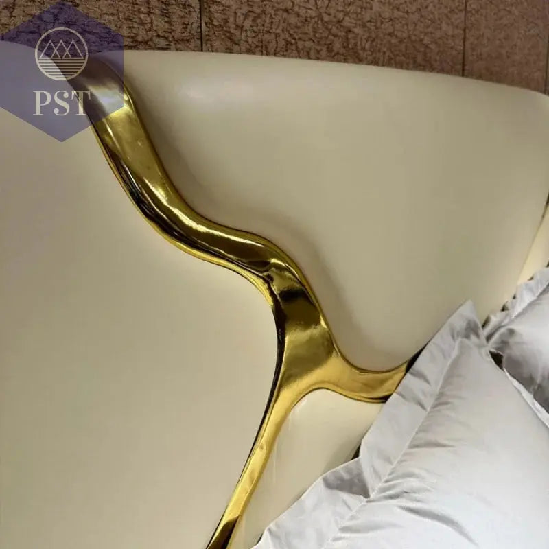 Elegantes Doppelbett im italienischen StilDoppelbett PST PS Tradings PST PS Tradings